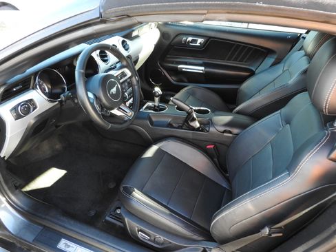 Used 2017 Ford Mustang Premium image 10