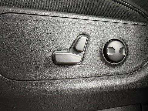 Used 2025 RAM 1500 Big Horn image 24