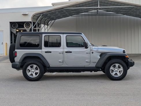 Used 2018 Jeep Wrangler Unlimited Sport S image 4
