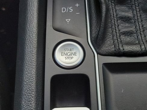 Used 2020 Volkswagen Atlas Cross Sport SEL R-Line FWD image 20