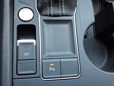 Used 2021 Volkswagen Atlas Cross Sport SE w/ Panoramic Sunroof Package image 27