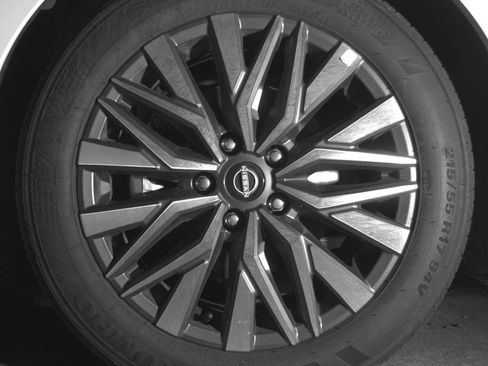 Used 2025 Nissan Altima 2.5 SV FWD image 12