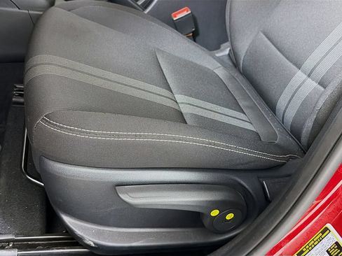 Used 2025 Hyundai Venue SEL FWD image 24