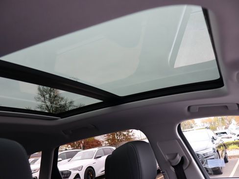 Used 2021 Audi e-tron Premium w/ Convenience Plus Package image 15