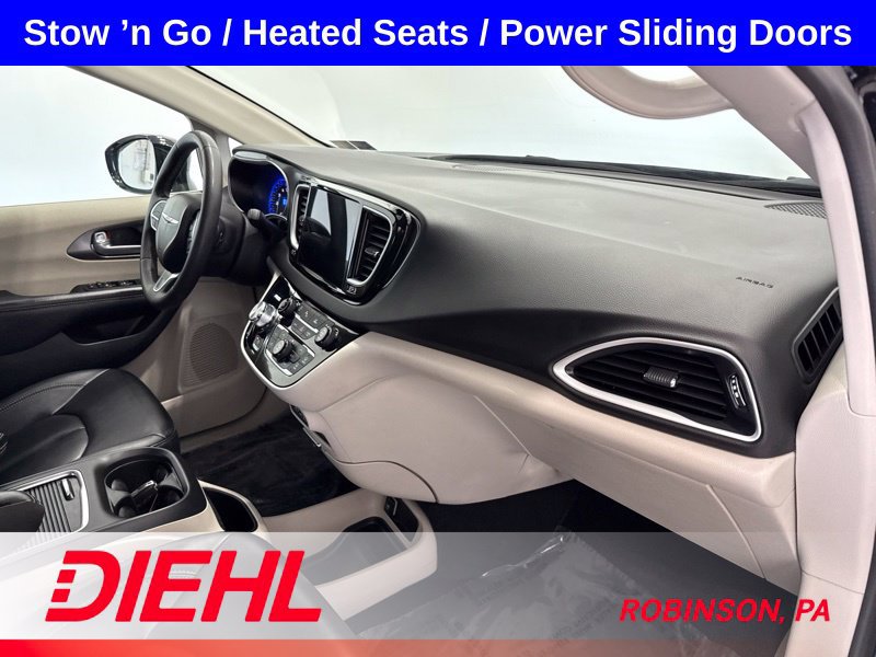 Used 2024 Chrysler Pacifica Touring-L FWD image 18