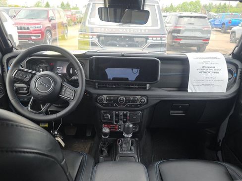 Used 2024 Jeep Wrangler Unlimited Rubicon 4xe AWD/4WD image 9