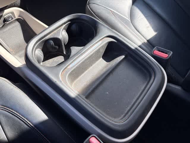 Used 2018 Chrysler Pacifica Touring-L w/ Premium Audio Group FWD image 18