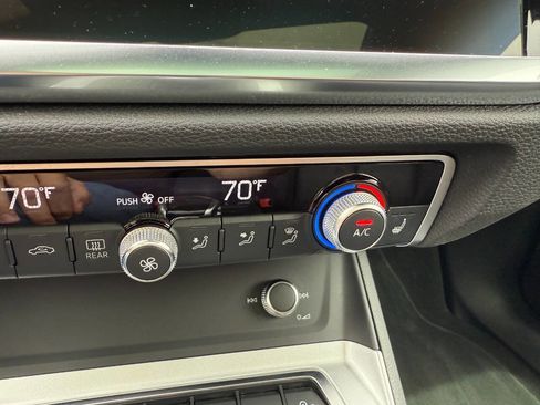 Used 2025 Audi Q3 2.0T Premium image 34