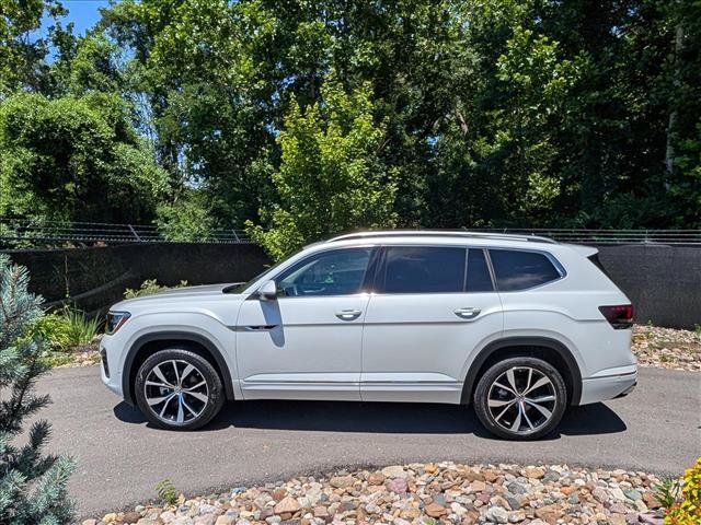 Certified 2024 Volkswagen Atlas SEL Premium R-Line AWD/4WD image 2