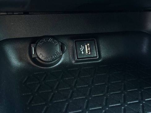 Used 2024 Toyota RAV4 XLE FWD image 31