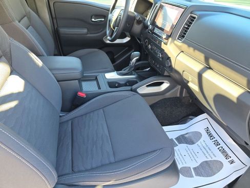 Used 2022 Nissan Frontier SV w/ Graphics Package image 19