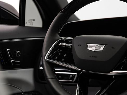 Used 2025 Cadillac Lyriq Luxury image 16