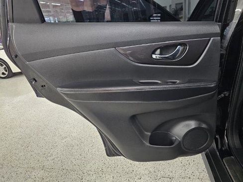 Used 2018 Nissan Rogue SV AWD/4WD image 27