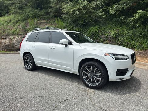 Used 2018 Volvo XC90 T5 Momentum w/ Convenience Package FWD image 4