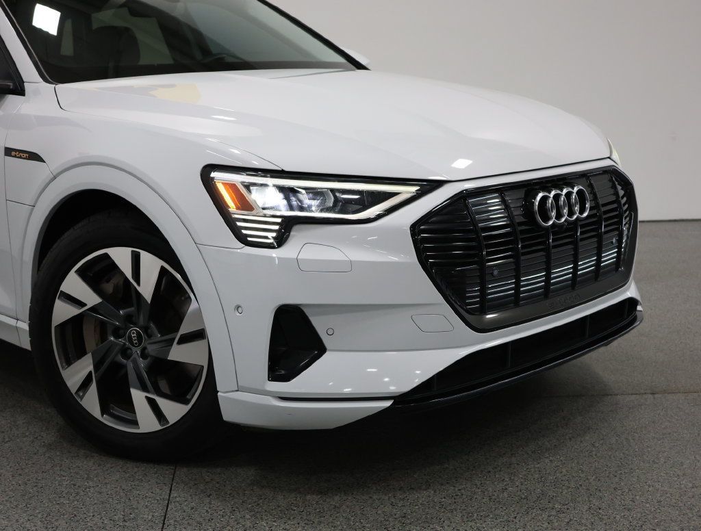 Used 2022 Audi e-tron Premium w/ Convenience Plus Package AWD/4WD image 3