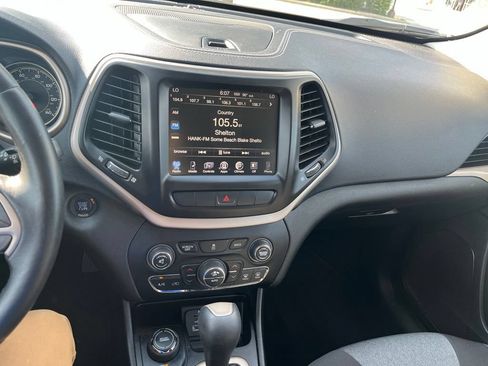 Used 2014 Jeep Cherokee Latitude w/ Comfort/Convenience Group AWD/4WD image 8