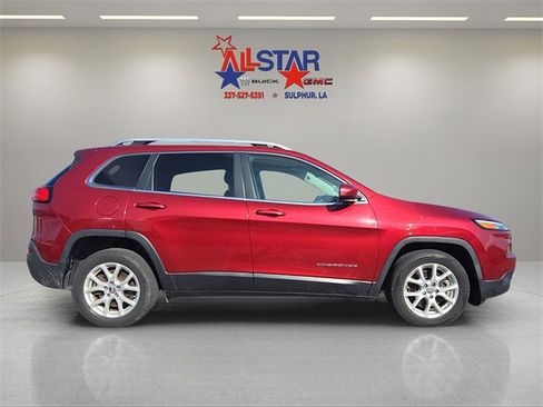 Used 2017 Jeep Cherokee Latitude image 8