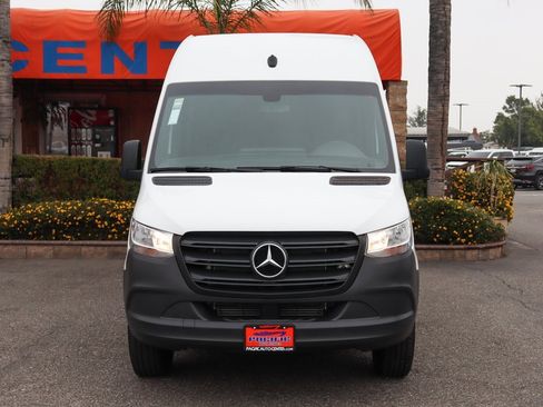 Used 2022 Mercedes-Benz Sprinter 2500 image 3