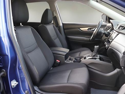 Used 2019 Nissan Rogue SV image 19