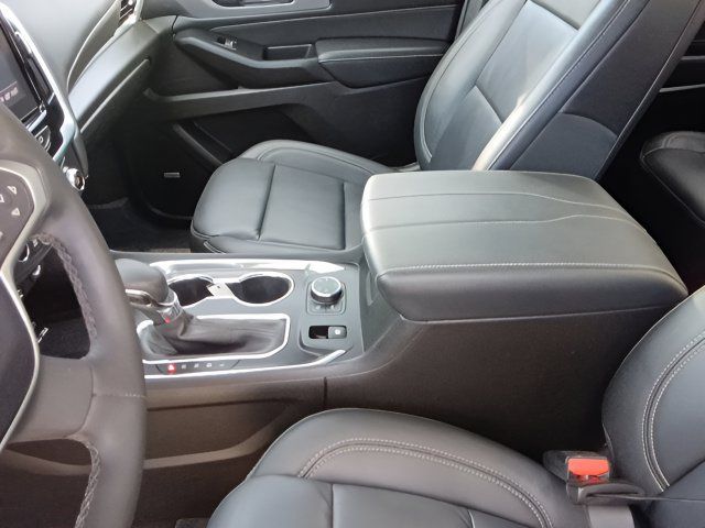 Used 2023 Chevrolet Traverse LT w/ LT Premium Package AWD/4WD image 13