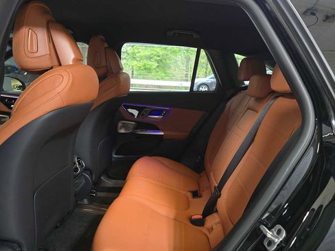 Used 2024 Mercedes-Benz GLC 300 4MATIC image 16