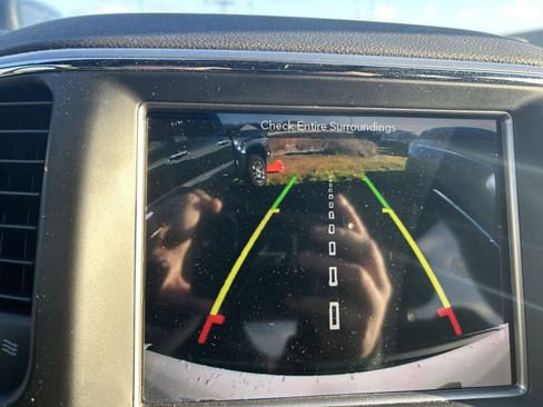 Used 2018 Jeep Grand Cherokee Altitude image 16