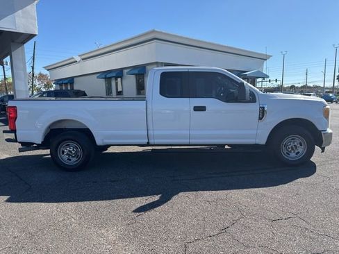 Used 2017 Ford F250 XL w/ XL Value Package image 4