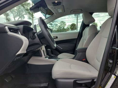 Used 2024 Toyota Corolla Cross L image 19