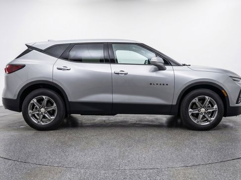 Used 2025 Chevrolet Blazer LT FWD image 11