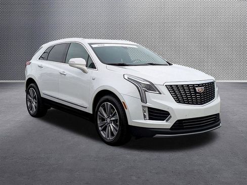 Certified 2025 Cadillac XT5 Premium Luxury image 3