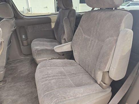 Used 2000 Toyota Sienna LE image 21
