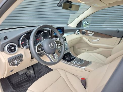 Used 2021 Mercedes-Benz GLC 300 4MATIC image 4