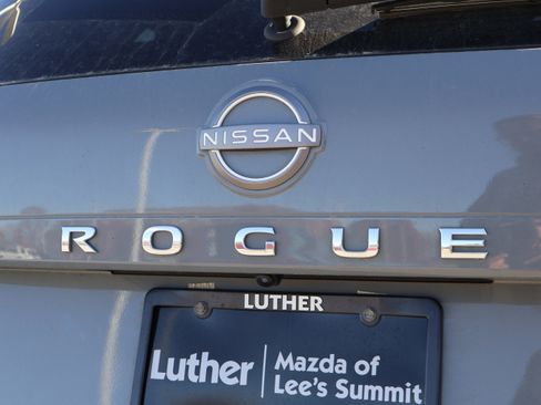 Used 2023 Nissan Rogue SL w/ SL Premium Package image 18