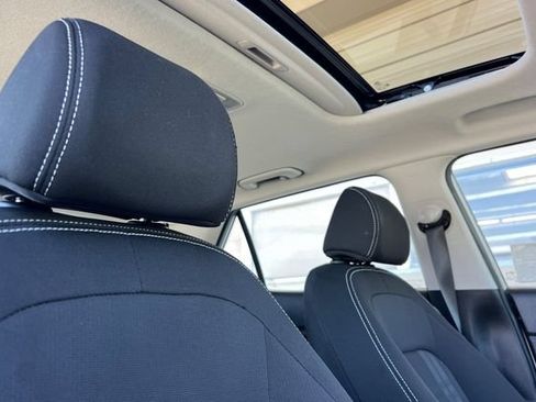 Used 2025 Hyundai Venue SEL FWD image 21