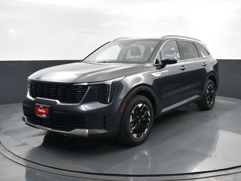 Used 2024 Kia Sorento S image 6