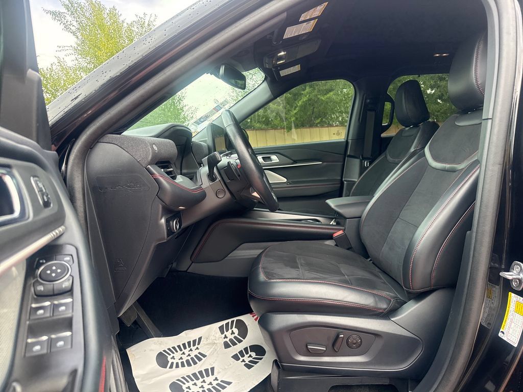 Used 2025 Ford Explorer ST AWD/4WD image 12