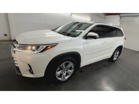Used 2017 Toyota Highlander Limited FWD image 4