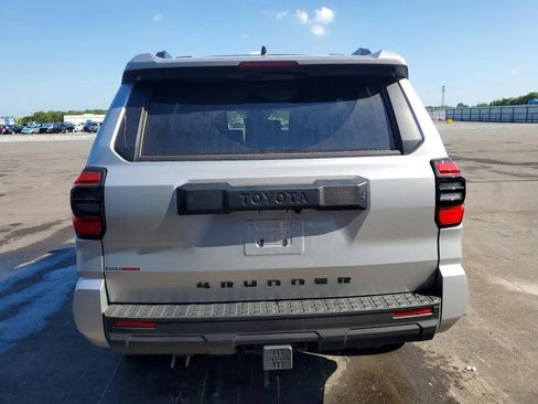 Used 2025 Toyota 4Runner SR5 AWD/4WD image 6