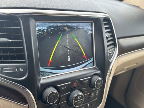 Used 2018 Jeep Grand Cherokee Limited image 37