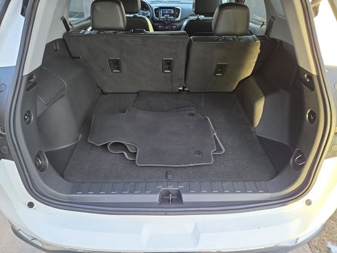 Used 2024 GMC Terrain SLT image 5