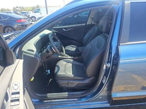 Used 2023 Kia Niro SX Touring FWD image 9