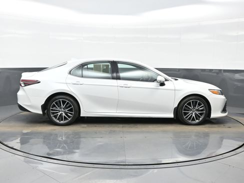 Used 2023 Toyota Camry XLE image 7