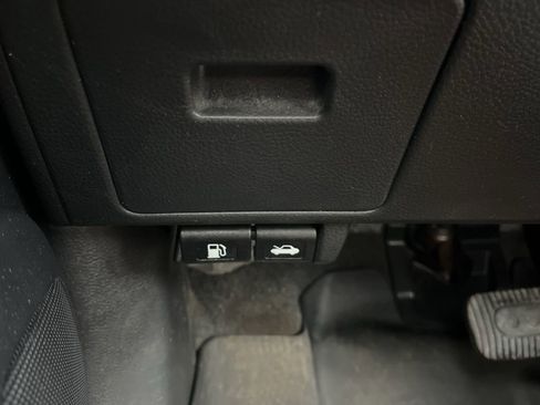 Used 2012 Nissan Versa 1.8 S image 18