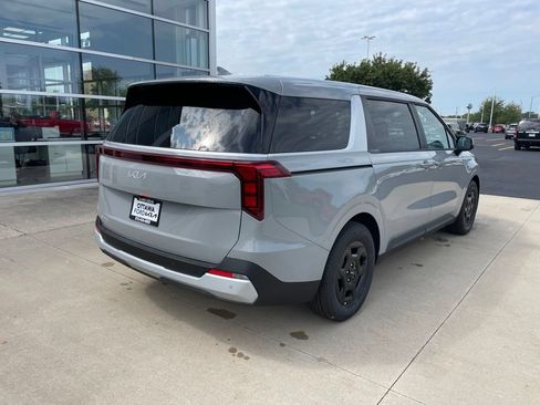 New 2027 Kia Carnival FWD image 5