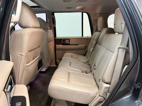 Used 2017 Lincoln Navigator Select AWD/4WD image 19