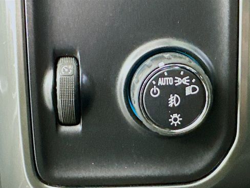 Used 2018 Chevrolet Silverado 1500 LT w/ LT Eassist Package image 16