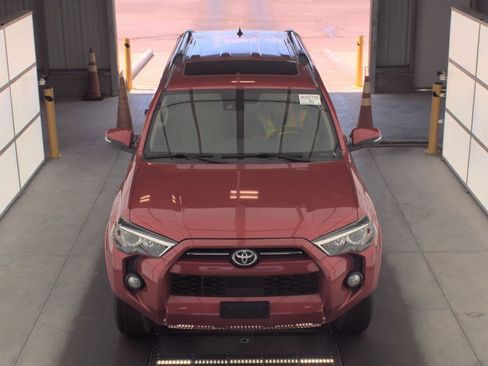 Used 2020 Toyota 4Runner SR5 Premium w/ Moonroof Package RWD image 2