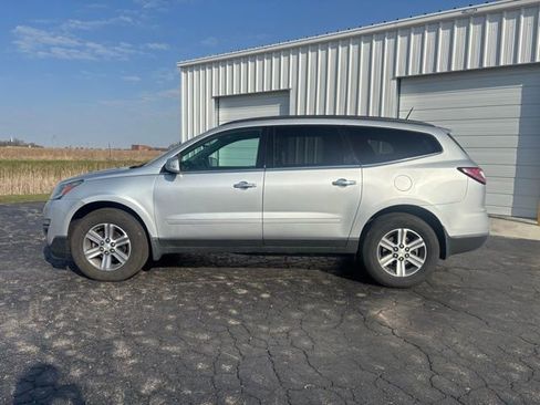 Used 2017 Chevrolet Traverse LT image 3