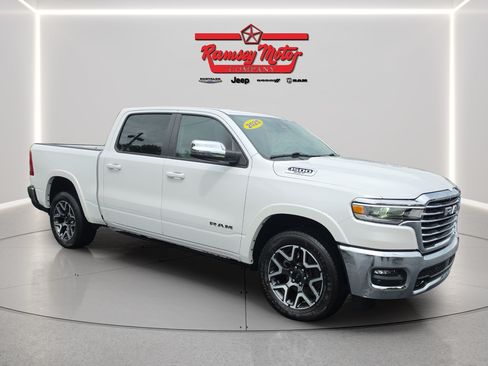 Used 2025 RAM 1500 Laramie AWD/4WD image 7