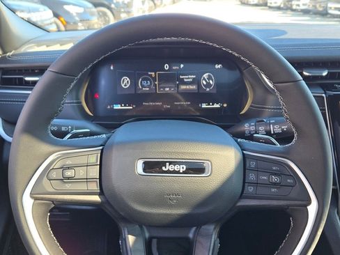 New 2025 Jeep Grand Cherokee Limited w/ Black Appearance Package image 35